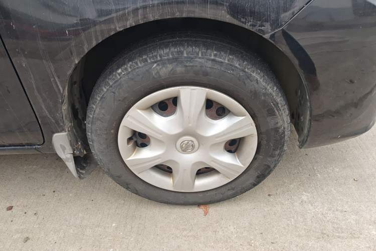 Used Nissan Sunny 2011 1.5XE Manual Comfort Edition Right Front Wheel Hub