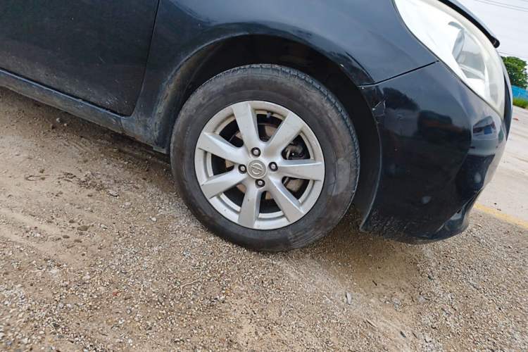 Used Nissan Sunny 2011 1.5XE Manual Comfort Edition Right Front Wheel Hub