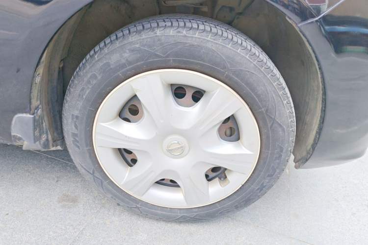 Used Nissan Sunny 2011 1.5XE Manual Comfort Edition Right Front Wheel Hub