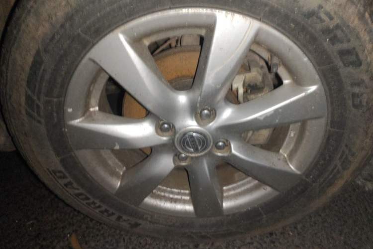 Used Nissan Sunny 2011 1.5XL Manual Deluxe Edition Right Front Wheel Hub