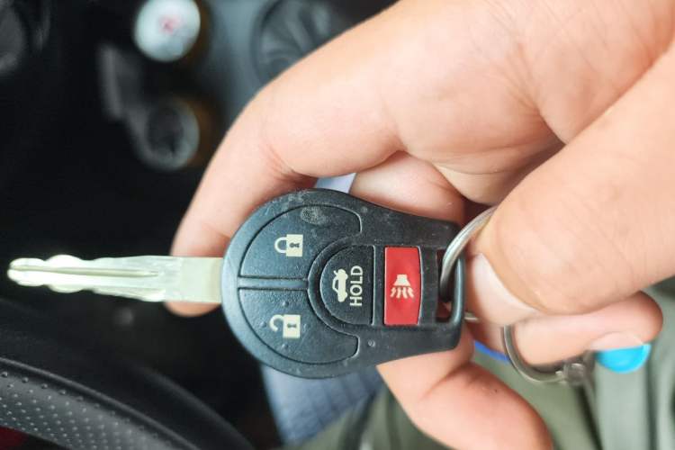 Used Nissan Sunny 2011 1.5XE Manual Comfort Edition Vehicle Key