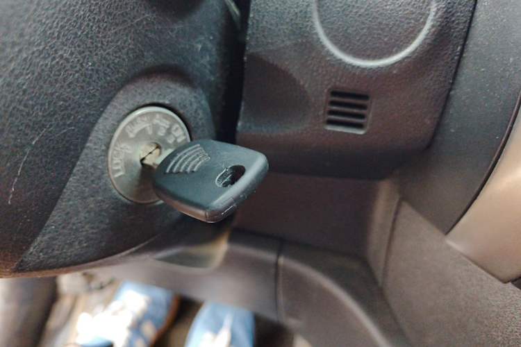Used Nissan Sunny 2011 1.5XE Manual Comfort Edition Vehicle Key