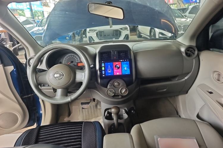 Used Nissan Sunny 2011 1.5XE CVT Comfort Edition Center Console