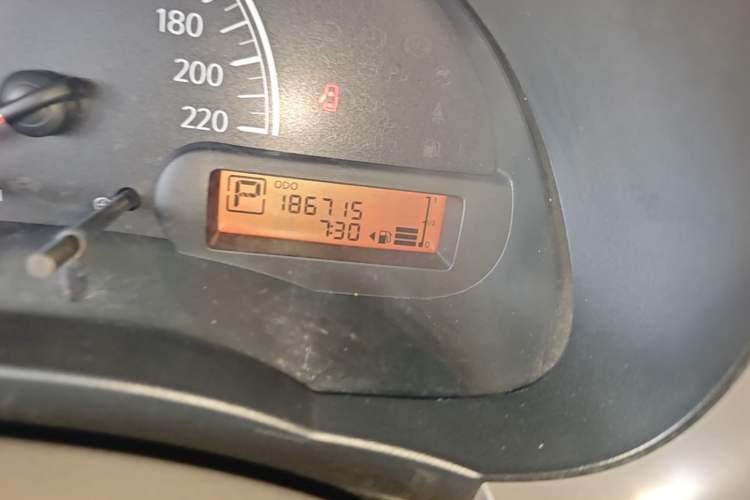 Used Nissan Sunny 2011 1.5XE CVT Comfort Edition Odometer Close Up