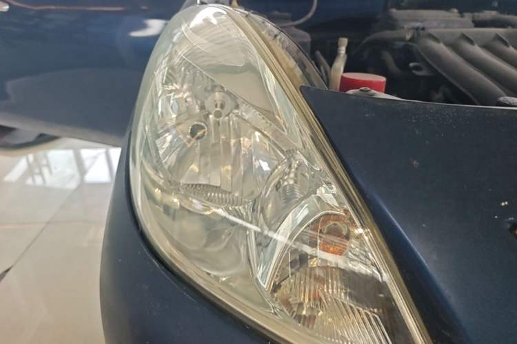 Used Nissan Sunny 2011 1.5XE CVT Comfort Edition Right Front Headlight