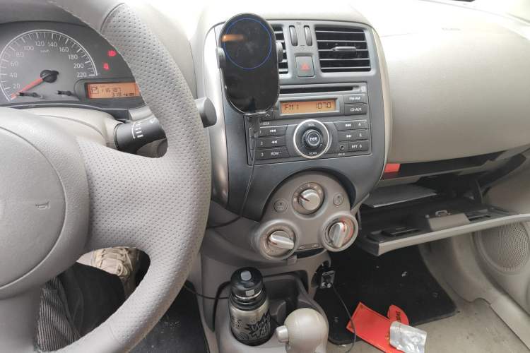 Used Nissan Sunny 2011 1.5XE CVT Comfort Edition Audio And AC Panel