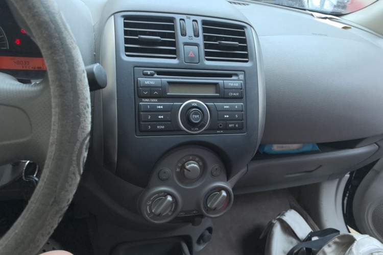 Used Nissan Sunny 2011 1.5XE Manual Comfort Edition Audio And AC Panel