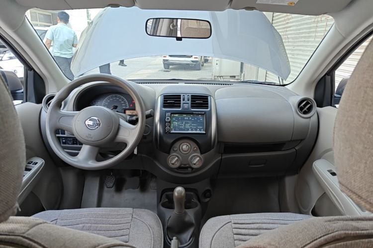 Used Nissan Sunny 2011 1.5XE Manual Comfort Edition Center Console