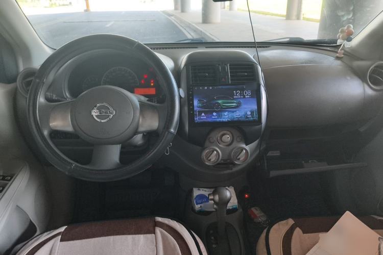 Used Nissan Sunny 2011 1.5XE CVT Comfort Edition Center Console