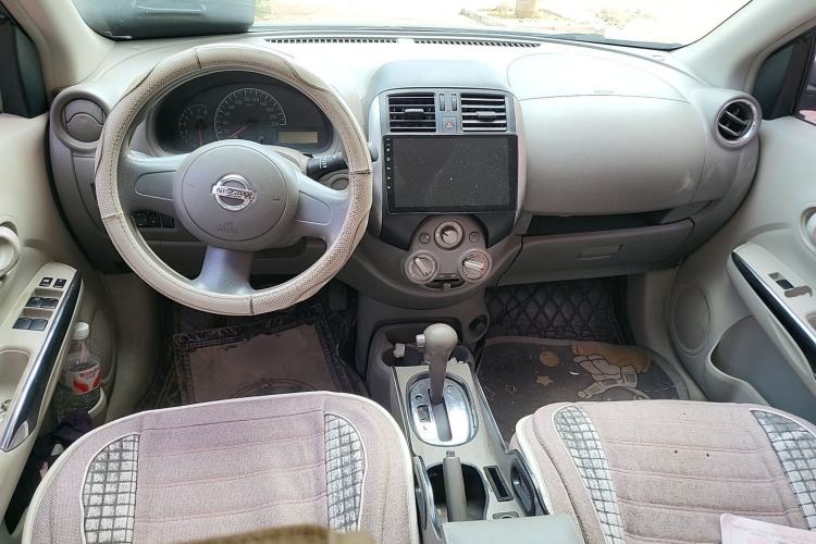 Used Nissan Sunny 2011 1.5XE CVT Comfort Edition Center Console