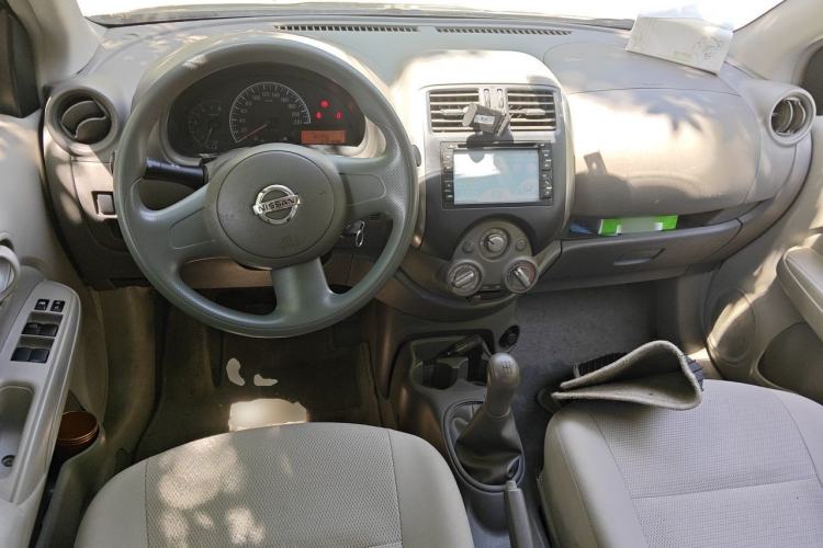 Used Nissan Sunny 2011 1.5XE Manual Comfort Edition Center Console