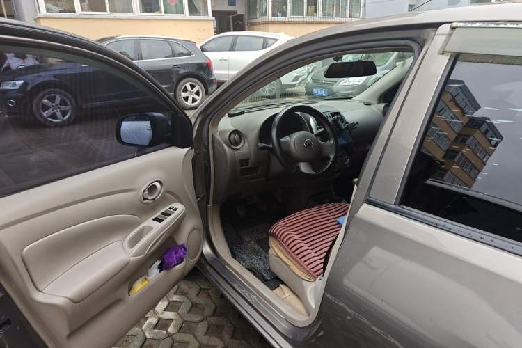 Used Nissan Sunny 2011 1.5XE Manual Comfort Edition Driver Seat
