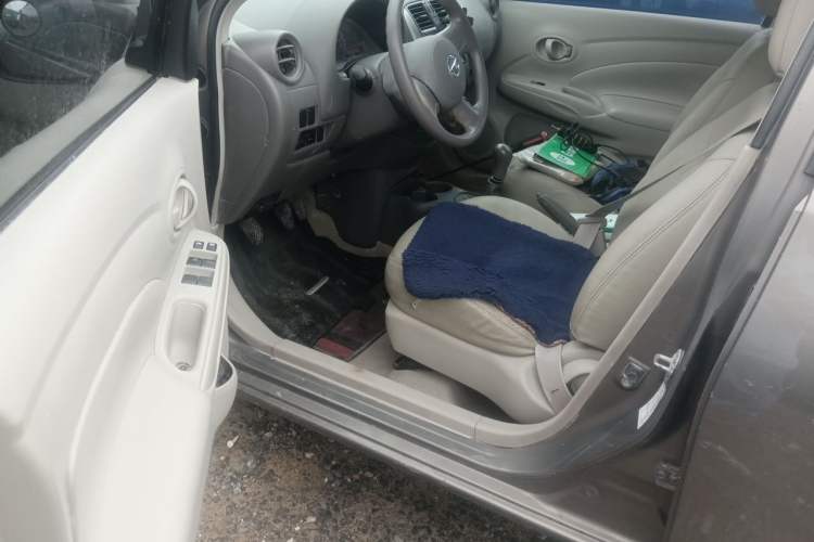 Used Nissan Sunny 2011 1.5XE Manual Comfort Edition Driver Seat
