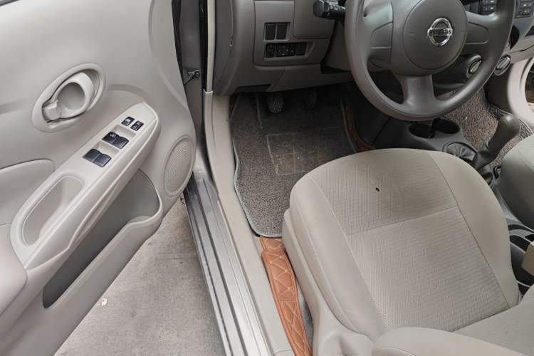 Used Nissan Sunny 2011 1.5XE Manual Comfort Edition Driver Seat
