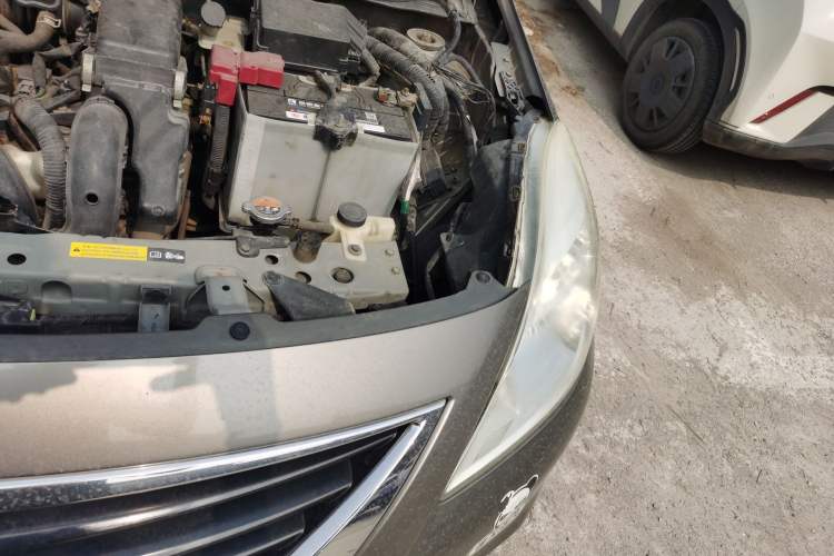 Used Nissan Sunny 2011 1.5XE Manual Comfort Edition Engine Bay Left