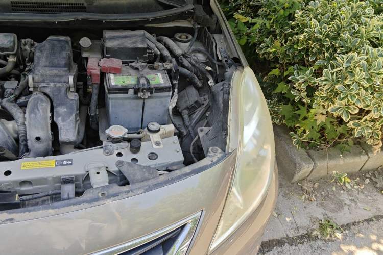 Used Nissan Sunny 2011 1.5XE Manual Comfort Edition Engine Bay Left
