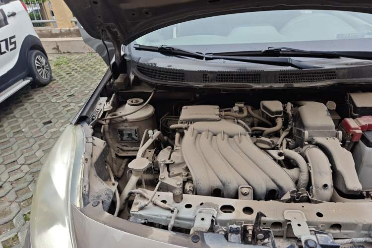 Used Nissan Sunny 2011 1.5XE Manual Comfort Edition Engine Bay Right
