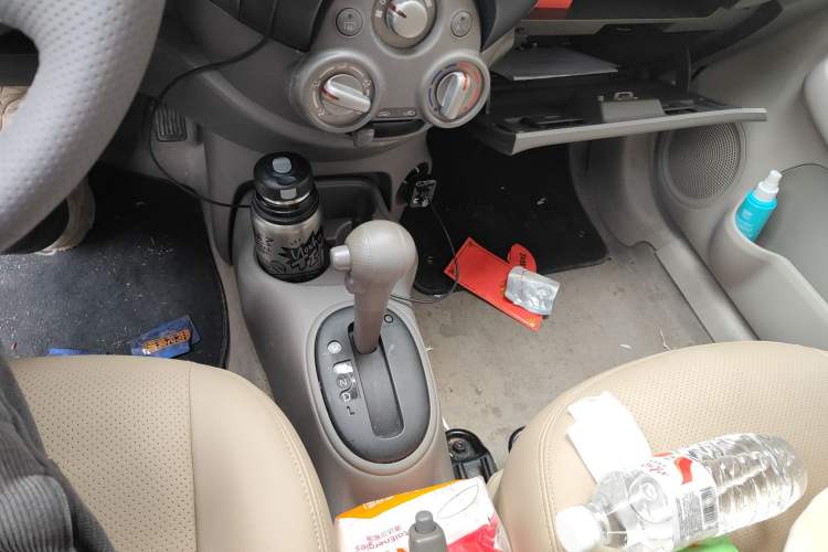 Used Nissan Sunny 2011 1.5XE CVT Comfort Edition Gear Lever