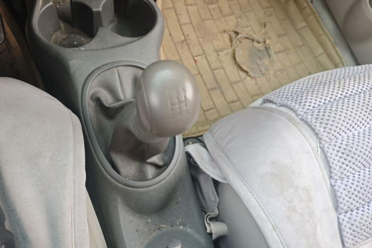 Used Nissan Sunny 2011 1.5XE Manual Comfort Edition Gear Lever