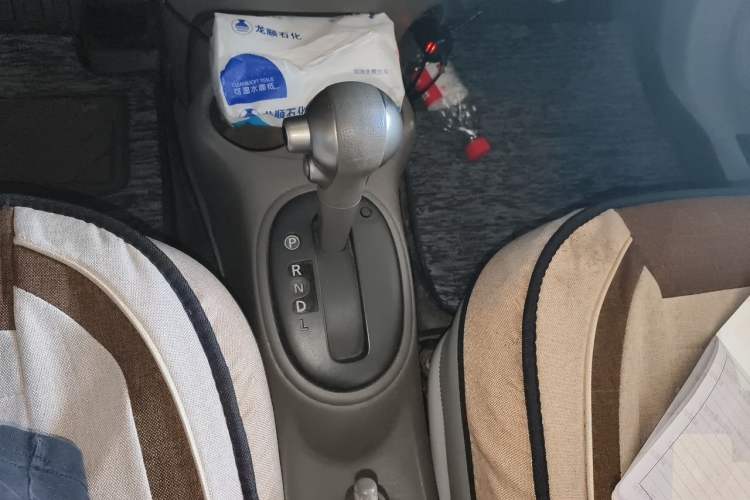 Used Nissan Sunny 2011 1.5XE CVT Comfort Edition Gear Lever