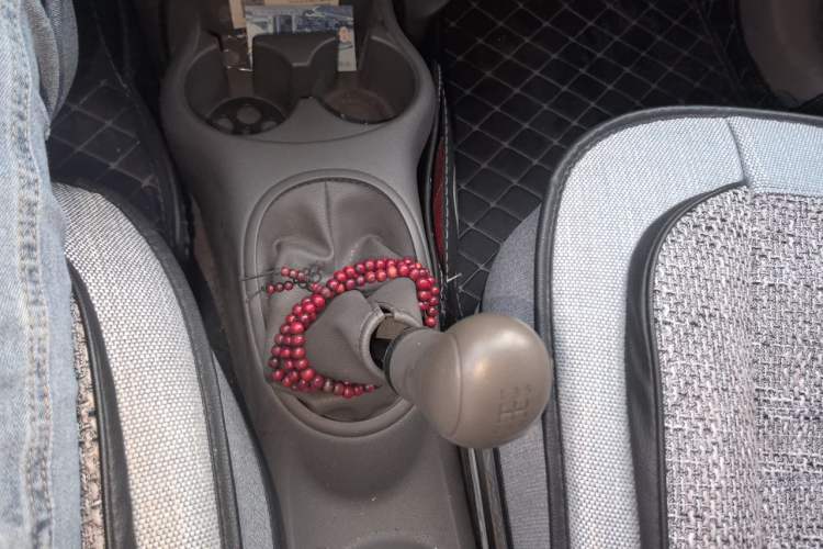 Used Nissan Sunny 2011 1.5XE Manual Comfort Edition Gear Lever