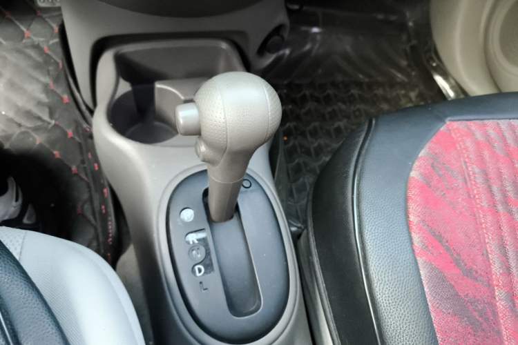 Used Nissan Sunny 2011 1.5XE CVT Comfort Edition Gear Lever
