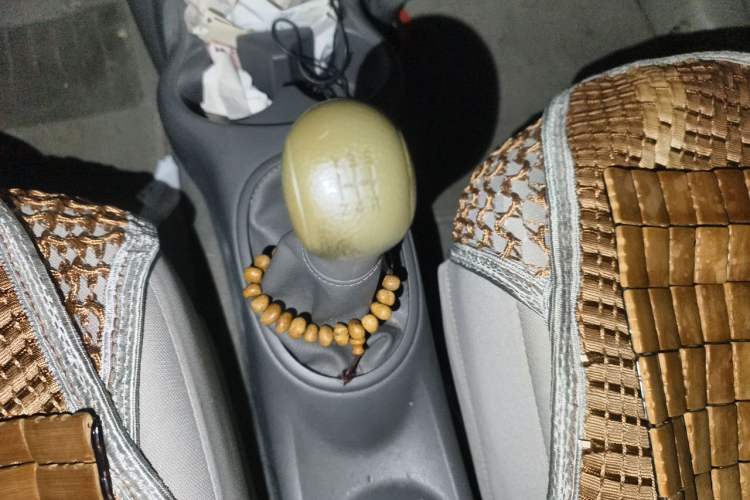 Used Nissan Sunny 2011 1.5XE Manual Comfort Edition Gear Lever