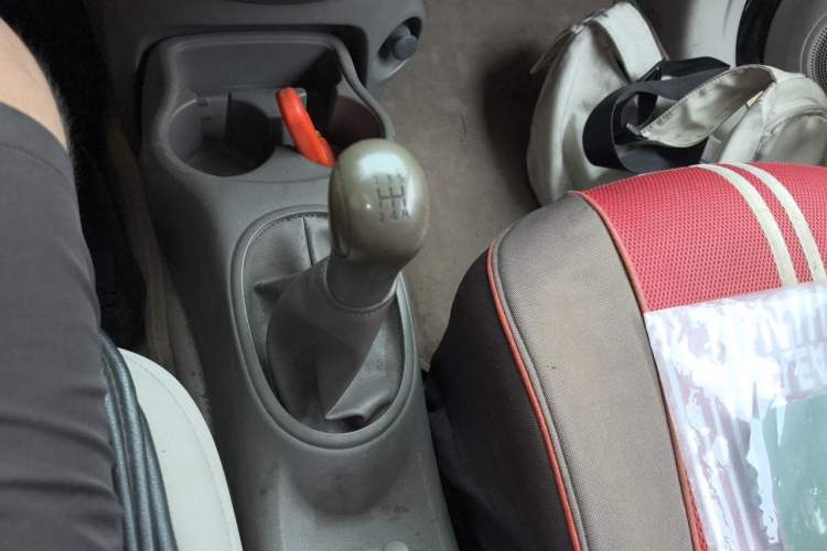Used Nissan Sunny 2011 1.5XE Manual Comfort Edition Gear Lever