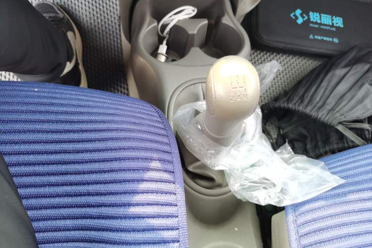 Used Nissan Sunny 2011 1.5XE Manual Comfort Edition Gear Lever