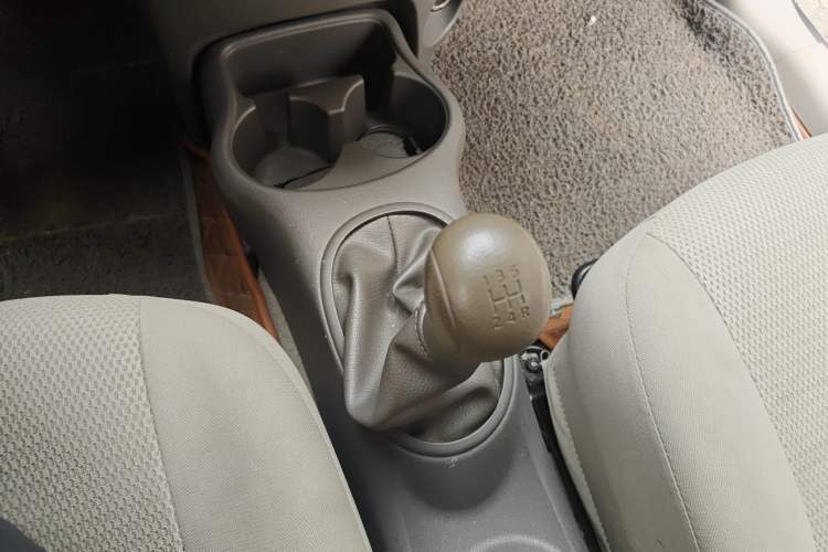 Used Nissan Sunny 2011 1.5XE Manual Comfort Edition Gear Lever