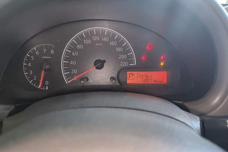 Used Nissan Sunny 2011 1.5XE CVT Comfort Edition Odometer Close Up