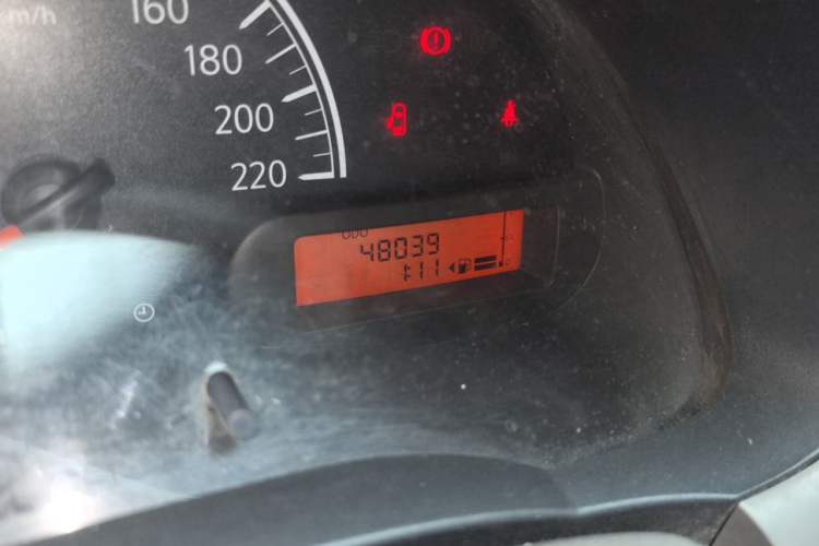 Used Nissan Sunny 2011 1.5XE Manual Comfort Edition Odometer Close Up