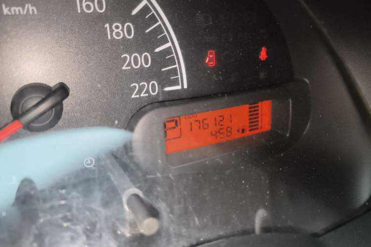 Used Nissan Sunny 2011 1.5XE CVT Comfort Edition Odometer Close Up