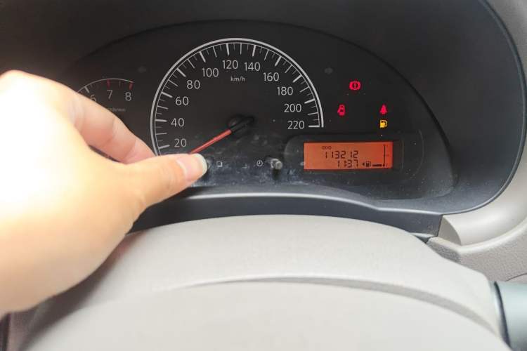 Used Nissan Sunny 2011 1.5XE Manual Comfort Edition Odometer Close Up