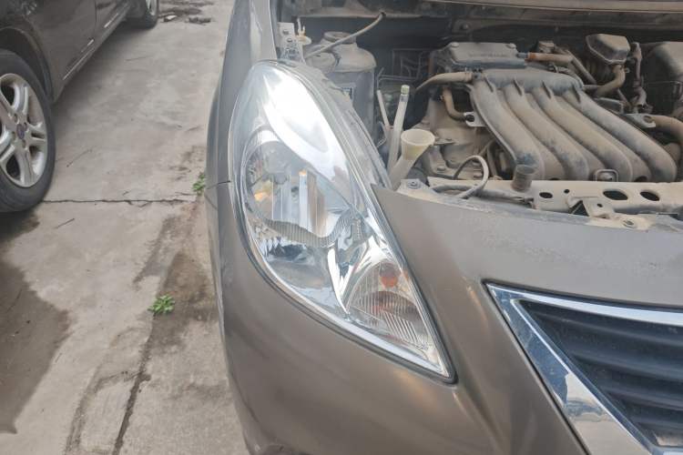 Used Nissan Sunny 2011 1.5XE Manual Comfort Edition Right Front Headlight