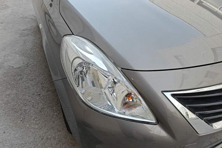 Used Nissan Sunny 2011 1.5XE Manual Comfort Edition Right Front Headlight