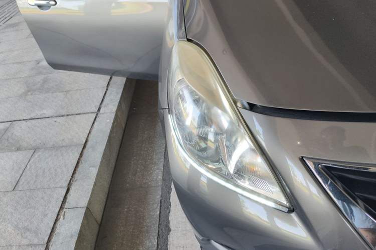 Used Nissan Sunny 2011 1.5XE CVT Comfort Edition Right Front Headlight