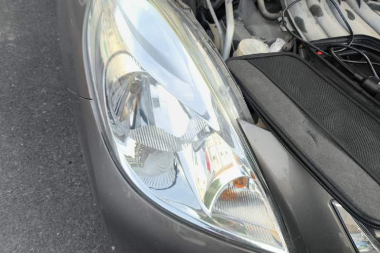Used Nissan Sunny 2011 1.5XE CVT Comfort Edition Right Front Headlight