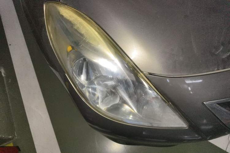 Used Nissan Sunny 2011 1.5XE Manual Comfort Edition Right Front Headlight