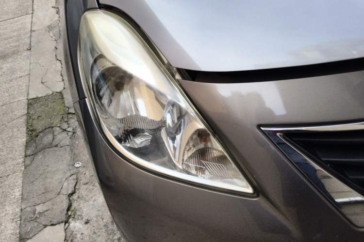 Used Nissan Sunny 2011 1.5XE Manual Comfort Edition Right Front Headlight