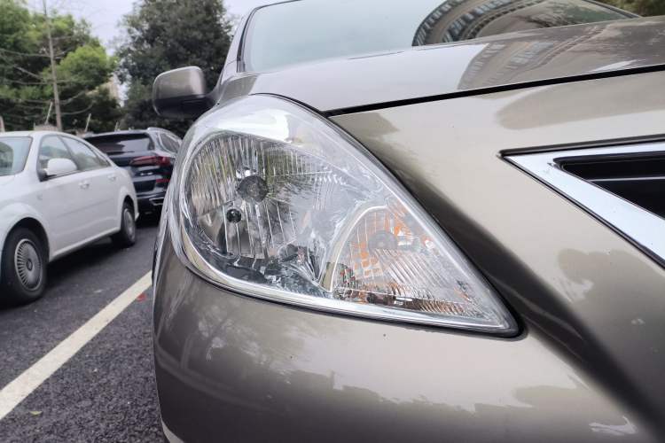 Used Nissan Sunny 2011 1.5XE CVT Comfort Edition Right Front Headlight