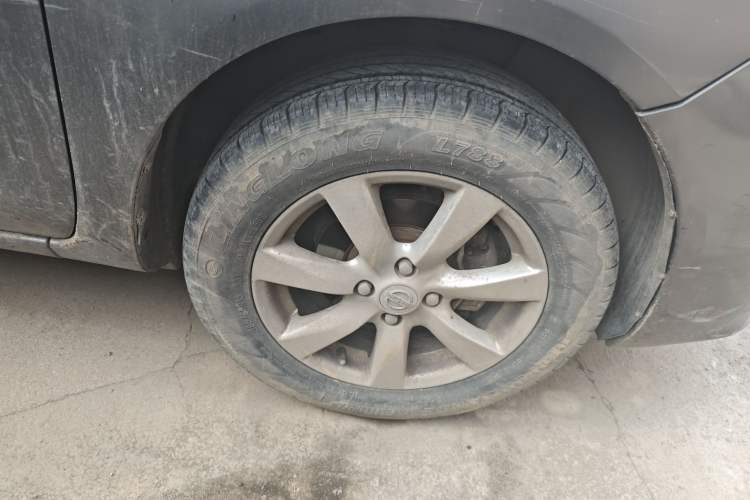 Used Nissan Sunny 2011 1.5XE Manual Comfort Edition Right Front Wheel Hub