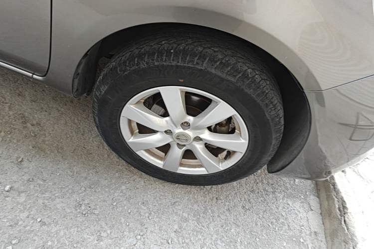 Used Nissan Sunny 2011 1.5XE Manual Comfort Edition Right Front Wheel Hub