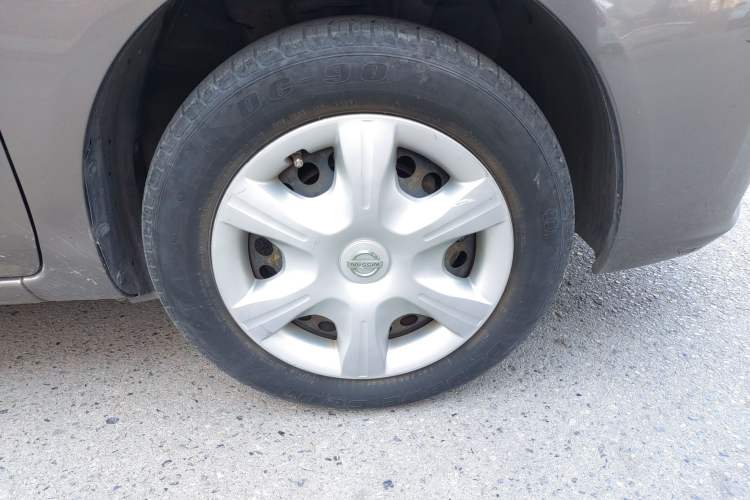 Used Nissan Sunny 2011 1.5XE Manual Comfort Edition Right Front Wheel Hub