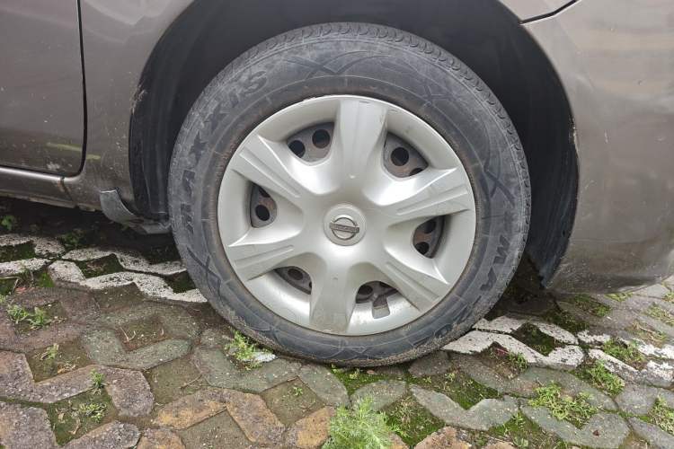 Used Nissan Sunny 2011 1.5XE Manual Comfort Edition Right Front Wheel Hub