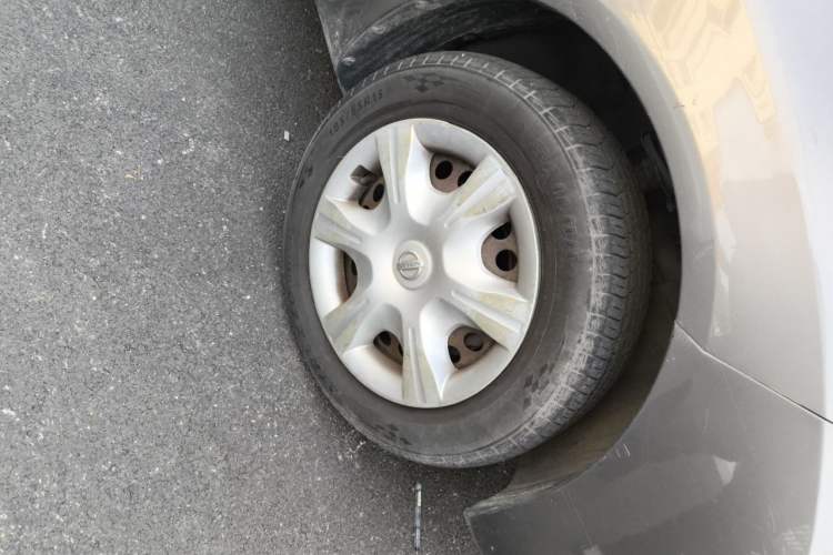 Used Nissan Sunny 2011 1.5XE CVT Comfort Edition Right Front Wheel Hub