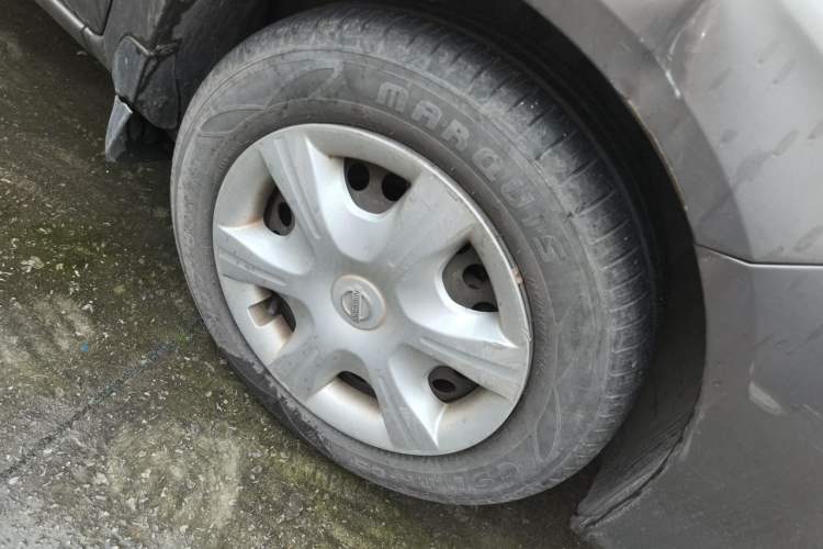 Used Nissan Sunny 2011 1.5XE Manual Comfort Edition Right Front Wheel Hub