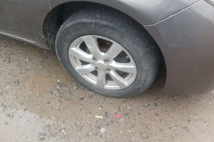 Used Nissan Sunny 2011 1.5XE Manual Comfort Edition Right Front Wheel Hub