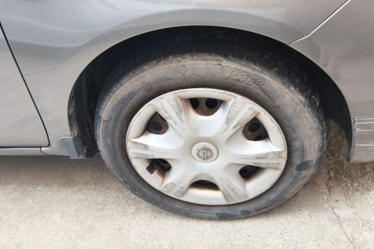 Used Nissan Sunny 2011 1.5XE Manual Comfort Edition Right Front Wheel Hub