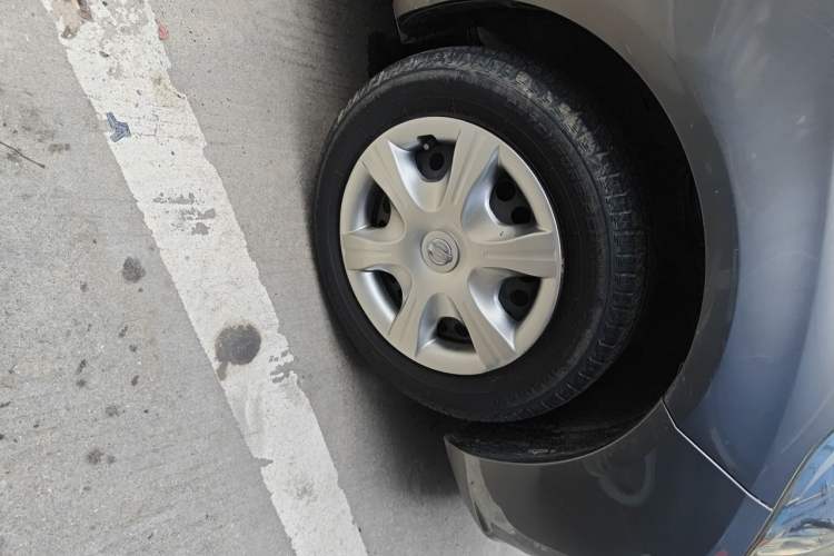 Used Nissan Sunny 2011 1.5XE Manual Comfort Edition Right Front Wheel Hub